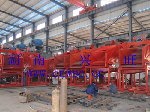 振動選金溜槽生產車間-2015-1 振動選金溜槽生產車間-2015-1