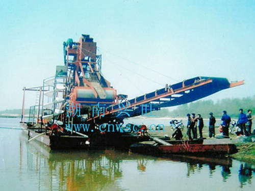 挖鐵砂船現場作業 挖鐵砂船現場作業