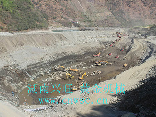 大型-振動選金溜槽生產線-現場 大型-振動選金溜槽生產線-現場