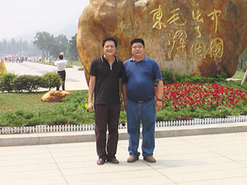 與客戶合影留念 與客戶合影留念