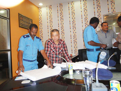 在非洲辦公室洽談 在非洲辦公室洽談