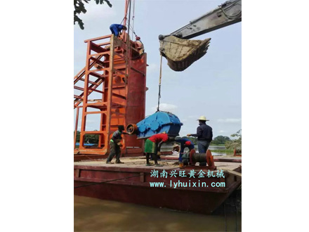 采金船 海外安裝現(xiàn)場 采金船 海外安裝現(xiàn)場
